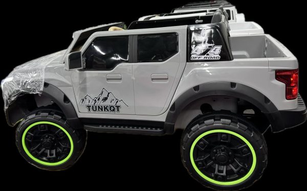 Toyota Tundra with Remote Control - Image 22