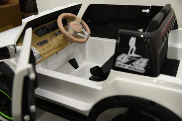 Toyota Tundra with Remote Control - Image 7