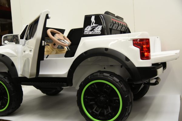 Toyota Tundra with Remote Control - Image 15