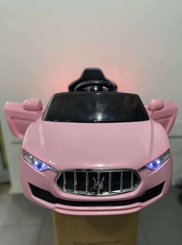Electric Kids car 6 Volts with remote control - Image 9