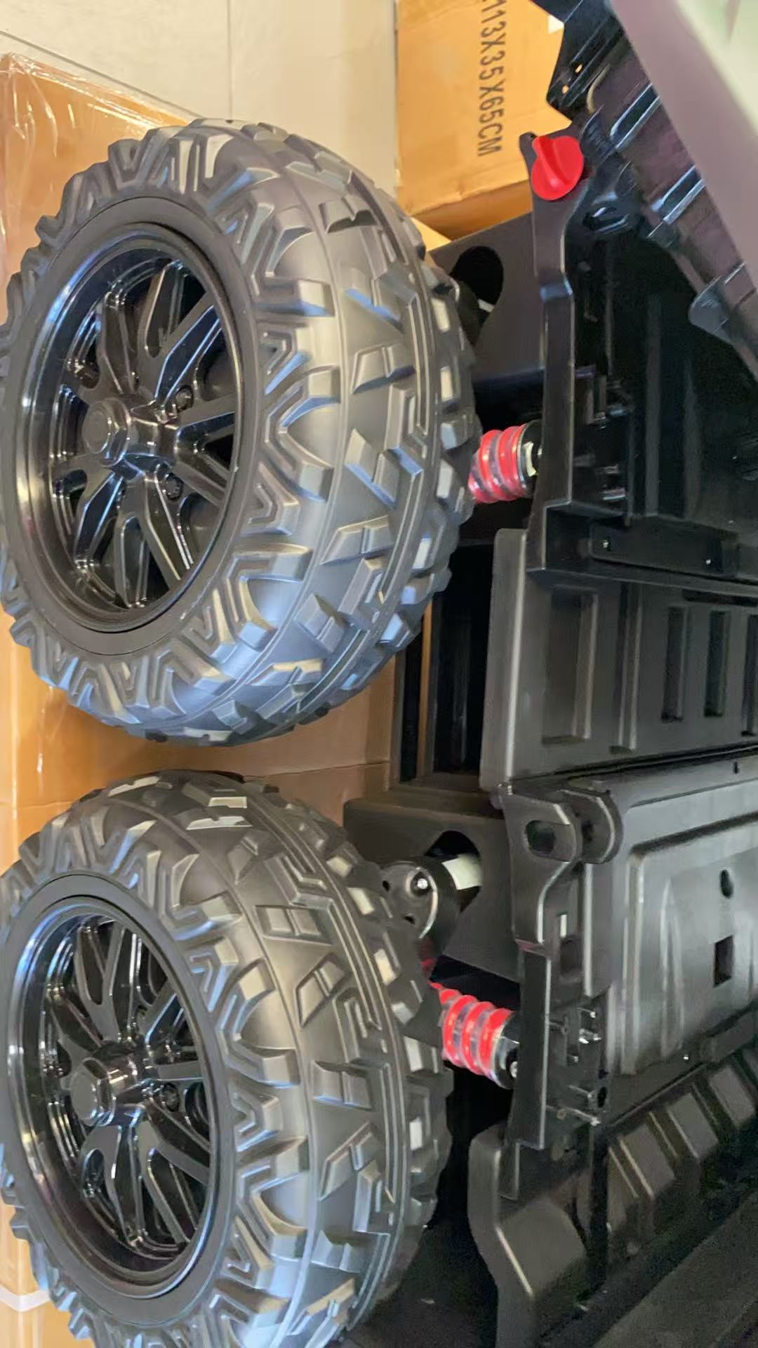 24V 4WD Dump 6 wheels Truck Ride-On with solid rubber wheels - Image 9