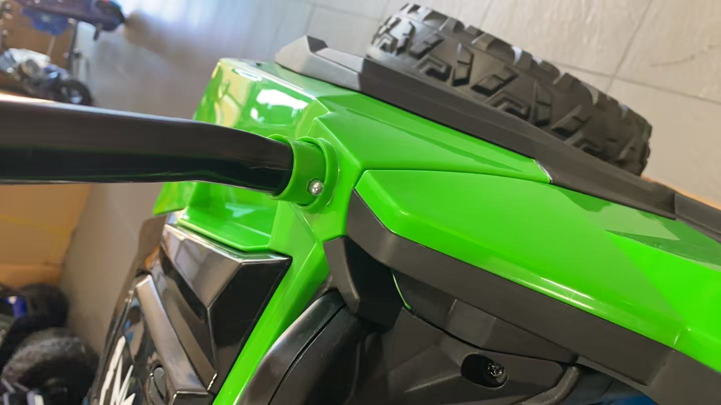 24V 4WD Dump 6 wheels Truck Ride-On with solid rubber wheels - Image 10